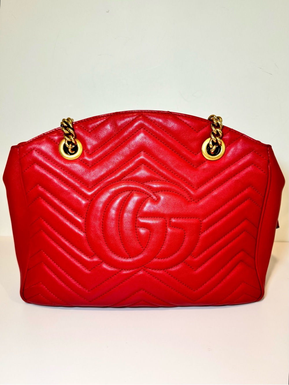 Gucci Red Calfskin Matelasse Medium GG Marmont Shoulder Bag W Gold Chain Strap - Picture 4 of 16